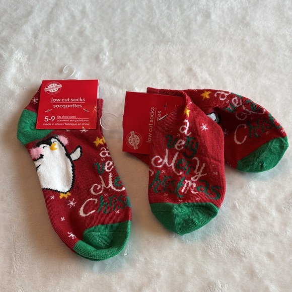 PENGUIN Christmas Socks Holiday bundle 3 pair women's shoe size 5-9 NWT penguins - Picture 5 of 7